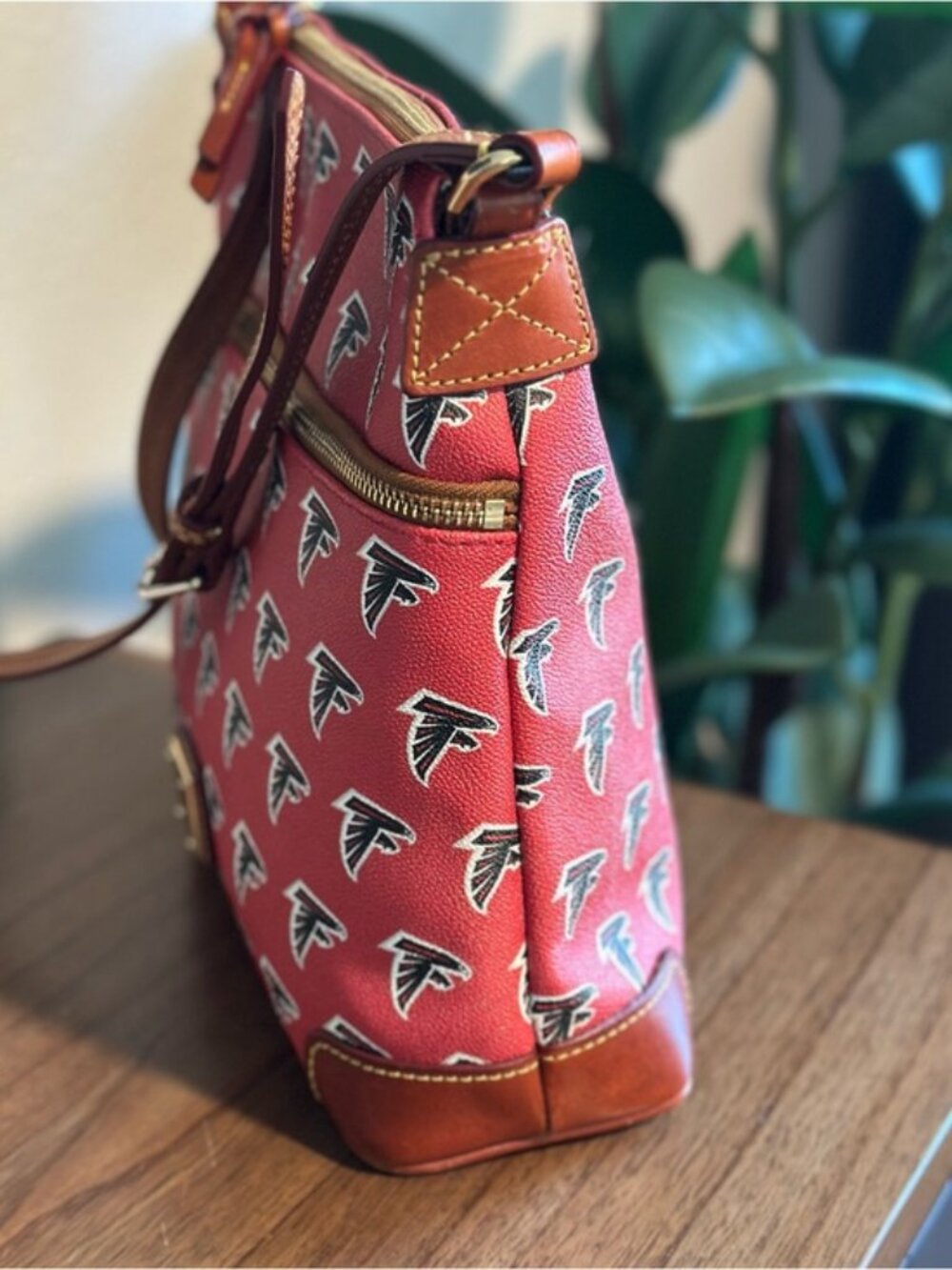 Dooney & Bourke Atlanta Falcons Crossbody Bag - Like New! See Video! - Picture 5 of 11